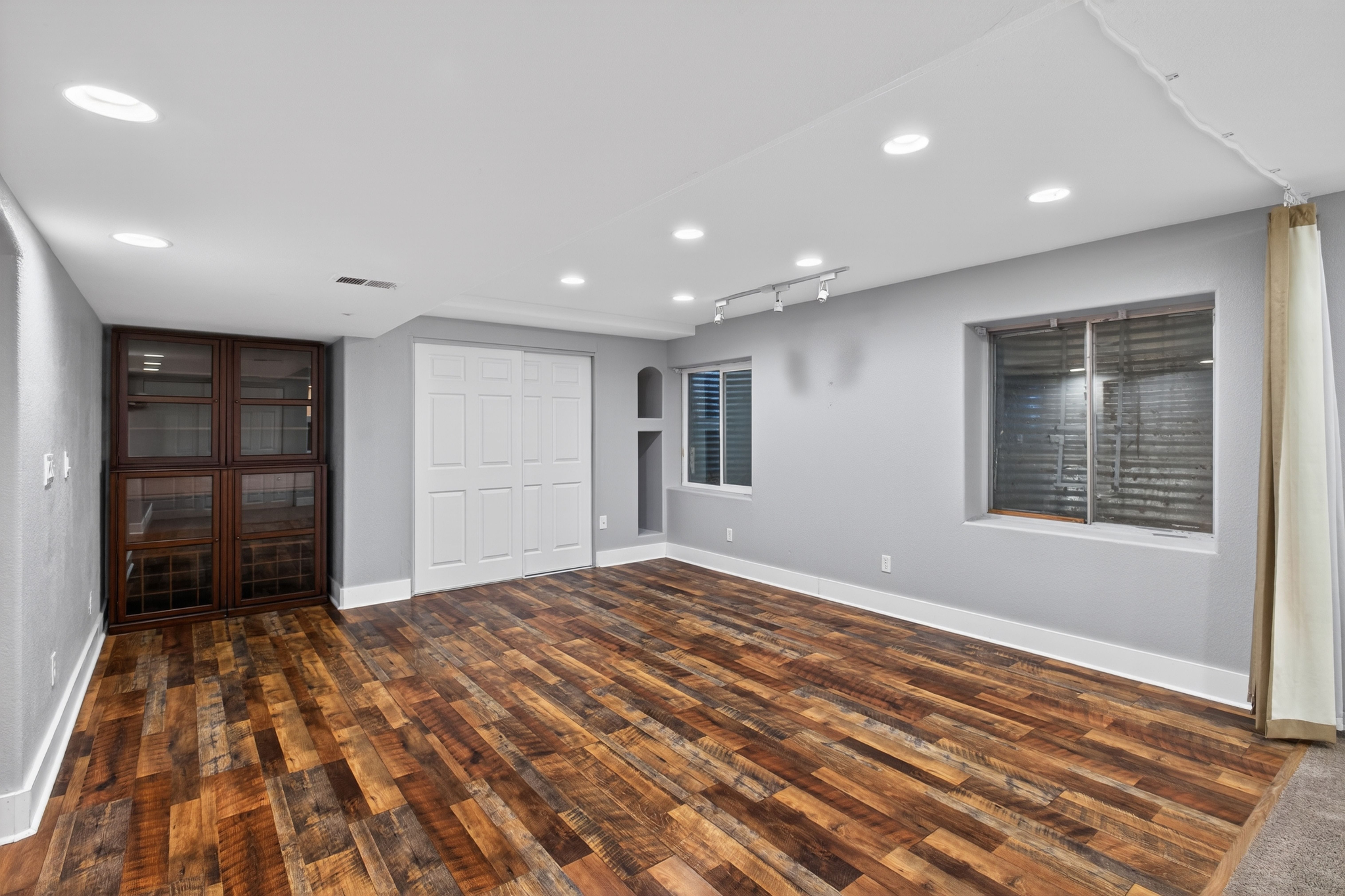  Situated on a Desirable Corner Lot in Hidden River - 物件實景