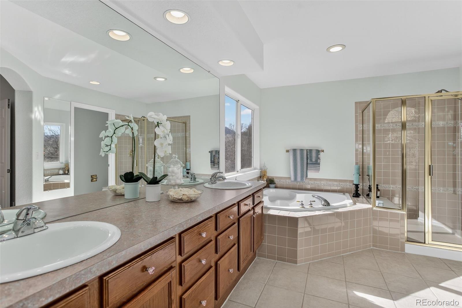 Golden, Colorado, 80403, United States, 3 Bedrooms Bedrooms, ,3 BathroomsBathrooms,Residential,For Sale,1988372