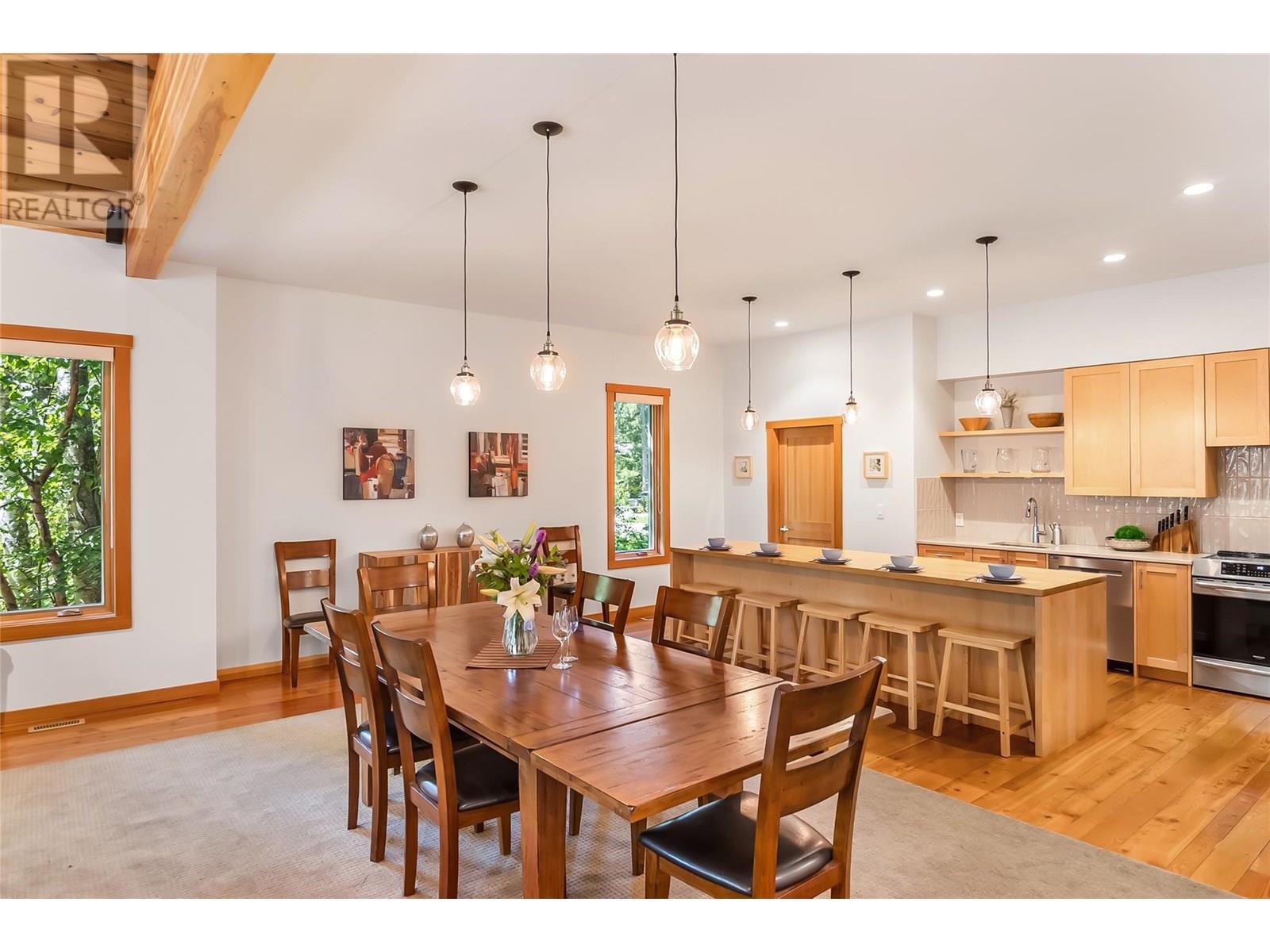REVELSTOKE, British Columbia, V0E 2S3, CA, 6 Bedrooms Bedrooms, ,4 BathroomsBathrooms,Residential,For Sale,1912503