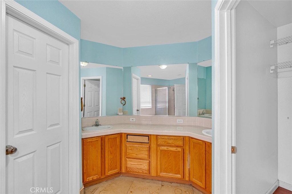 Los Banos, California, 93635, United States, 5 Bedrooms Bedrooms, ,3 BathroomsBathrooms,Residential,For Sale,1887917