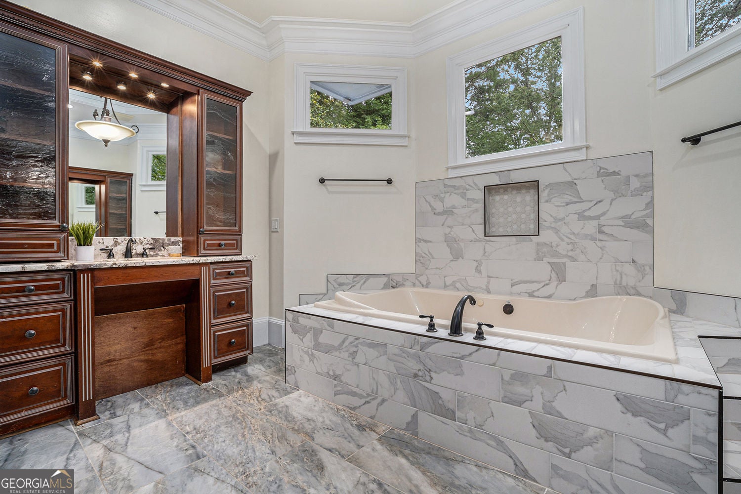 Atlanta, Georgia, 30331, United States, 6 Bedrooms Bedrooms, ,6 BathroomsBathrooms,Residential,For Sale,1929933