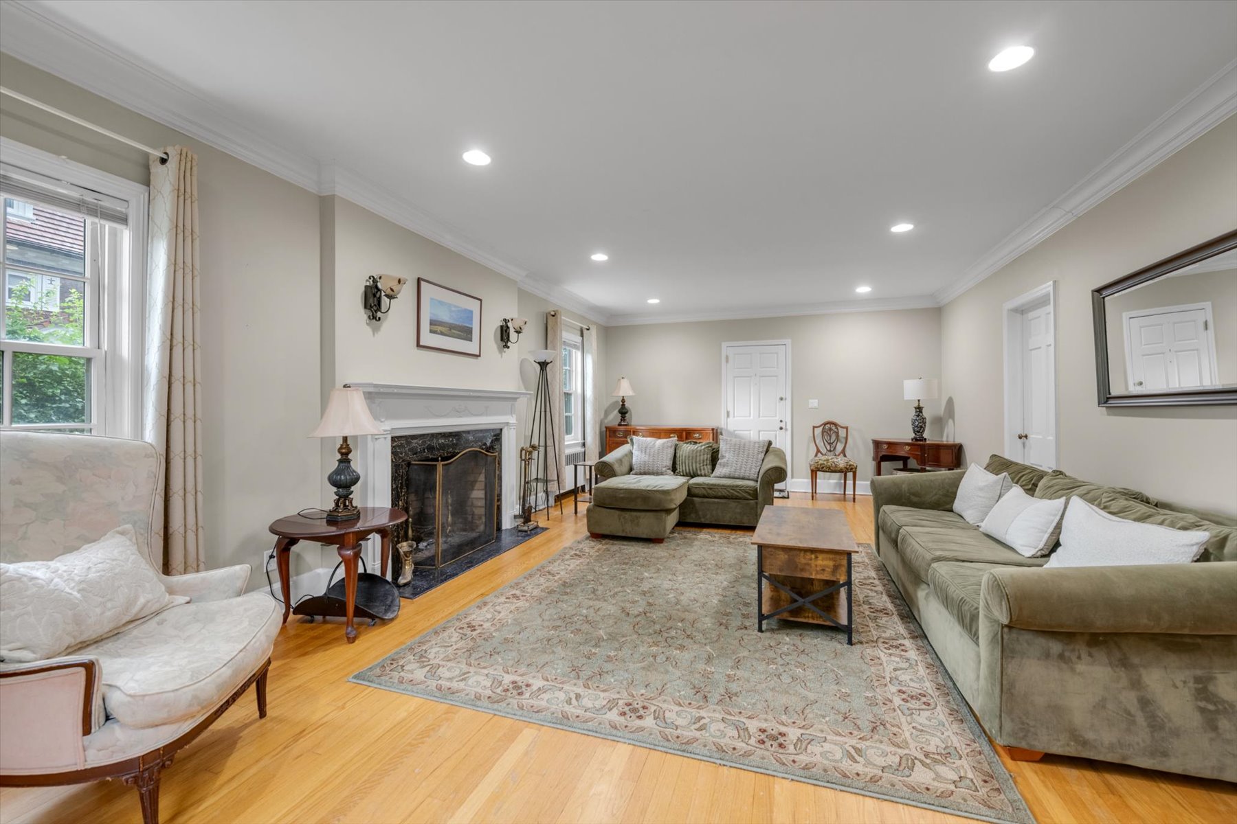  “DETACHED BRICK AND STONE HOME IN FOREST HILLS GARDENS? - 物件實景