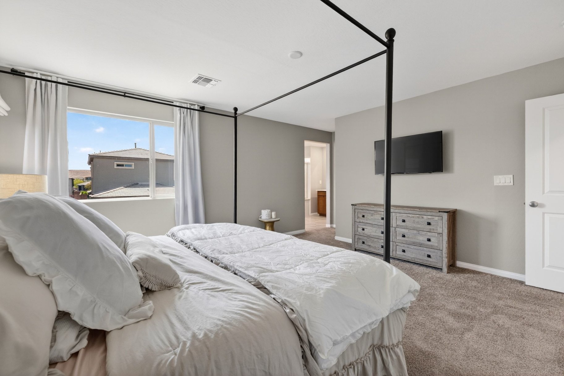 Exceptionally Kept Home inside the Golden Zip Code - 物件實景