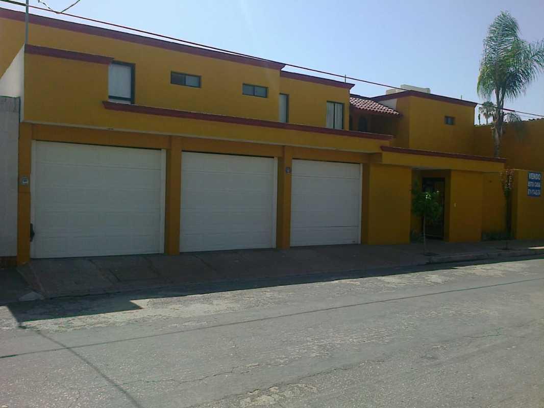 CALLEJON DEL PASEO, Torreón, Coahuila de Zaragoza, 27250, Mexico, 6 Bedrooms Bedrooms, ,6 BathroomsBathrooms,Residential,For Sale,CALLEJON DEL PASEO,1234260