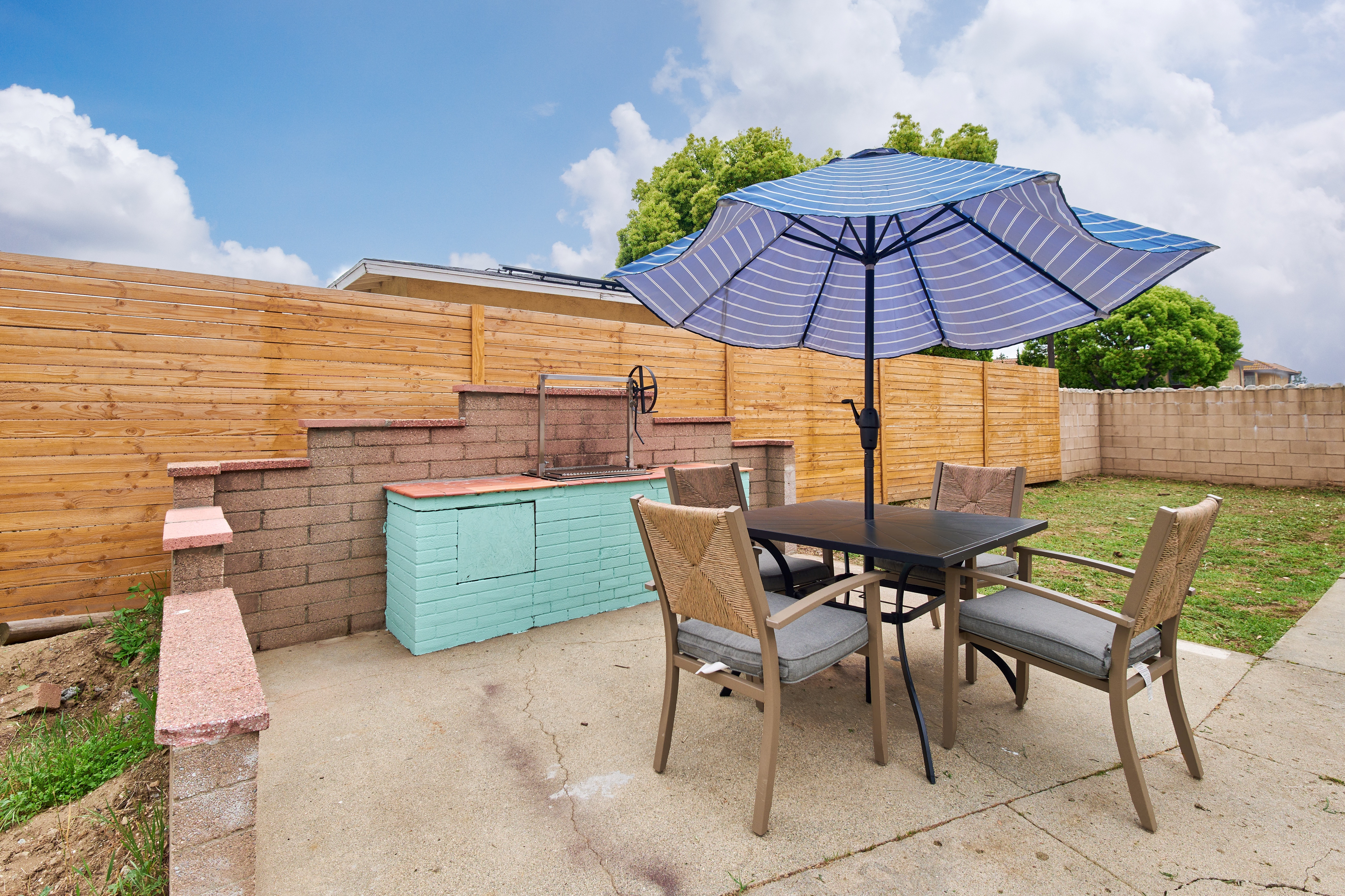 Ontario, California, 91762, United States, 2 Bedrooms Bedrooms, ,1 BathroomBathrooms,Residential,For Sale,1983676