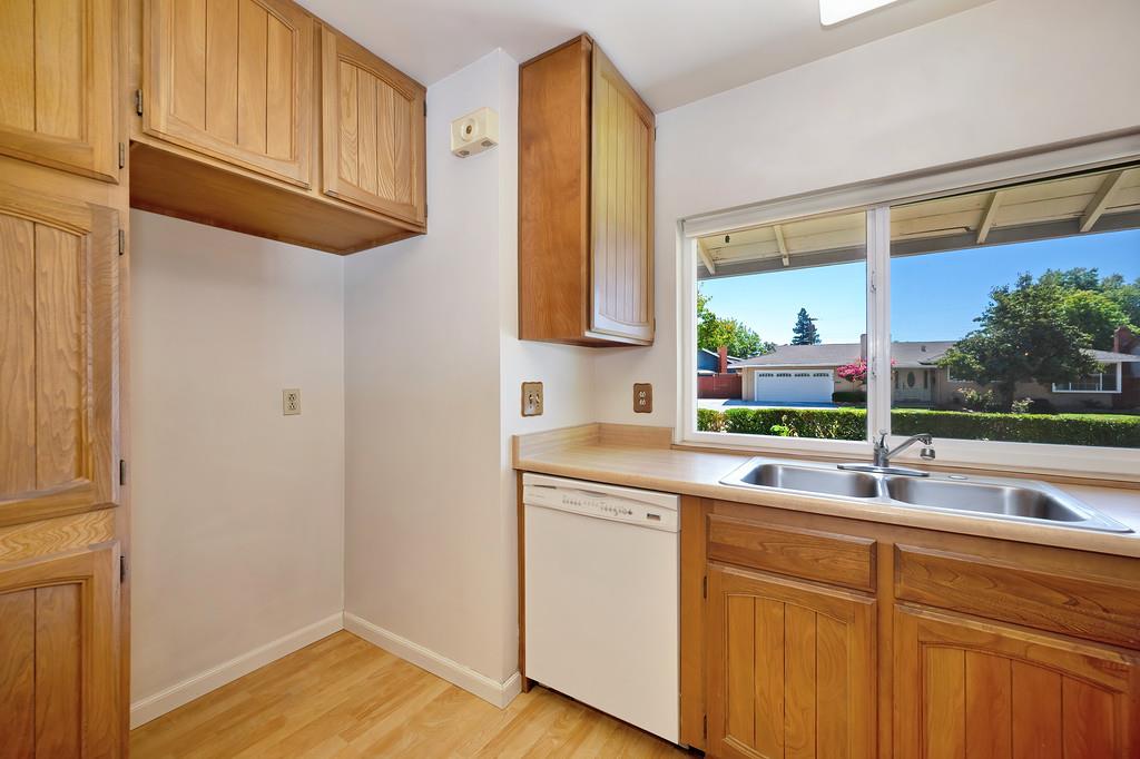 Roseville, California, 95678, United States, 3 Bedrooms Bedrooms, ,2 BathroomsBathrooms,Residential,For Sale,1940546