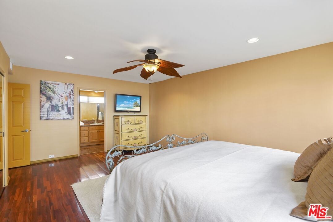 Malibu, California, 90265, United States, 2 Bedrooms Bedrooms, ,2 BathroomsBathrooms,Residential,For Sale,1865571