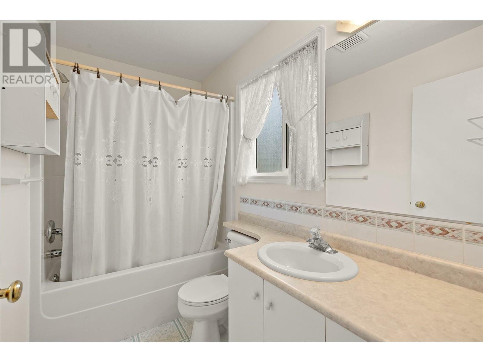 KELOWNA, British Columbia, V1V 1X3, CA, 4 Bedrooms Bedrooms, ,3 BathroomsBathrooms,Residential,For Sale,1876353