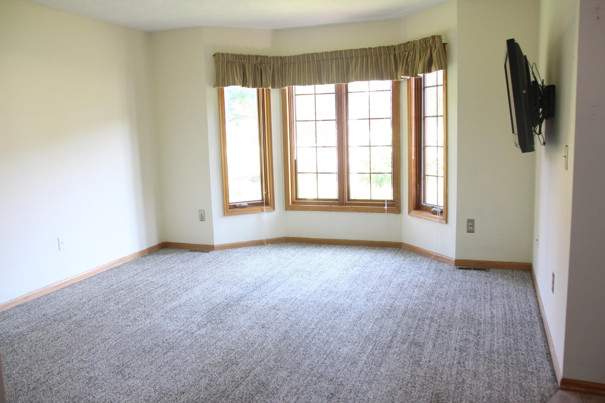 Lakeville, Minnesota, 55044, United States, 3 Bedrooms Bedrooms, ,2 BathroomsBathrooms,Residential,For Sale,1941010