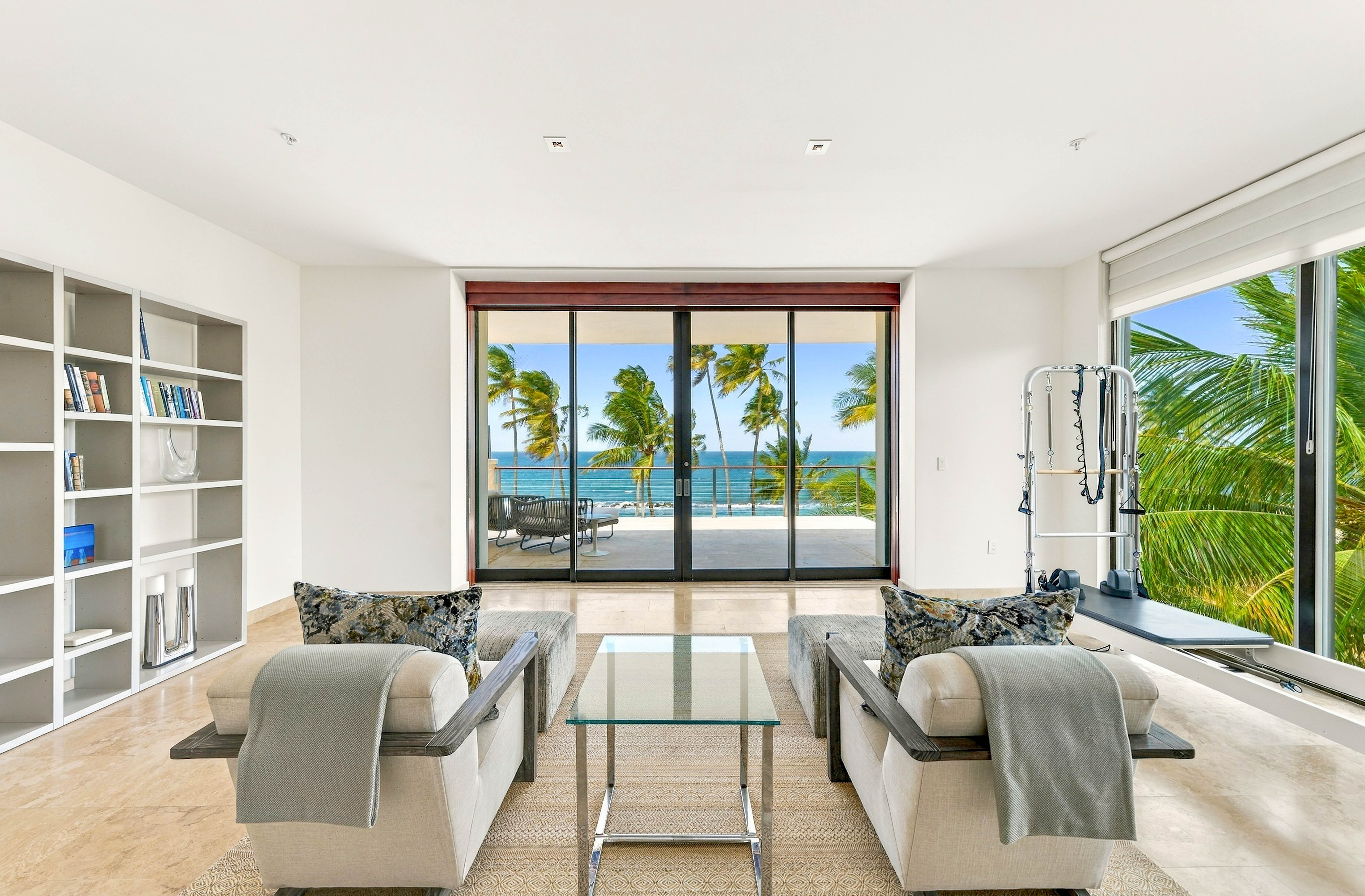 A Distinguished Oceanfront Penthouse on West Beach - 物件實景