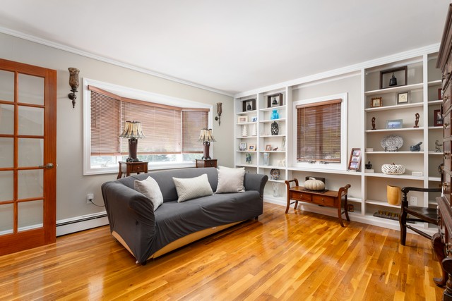 Shoreham, New York, 11786, United States, 5 Bedrooms Bedrooms, ,3 BathroomsBathrooms,Residential,For Sale,1990330