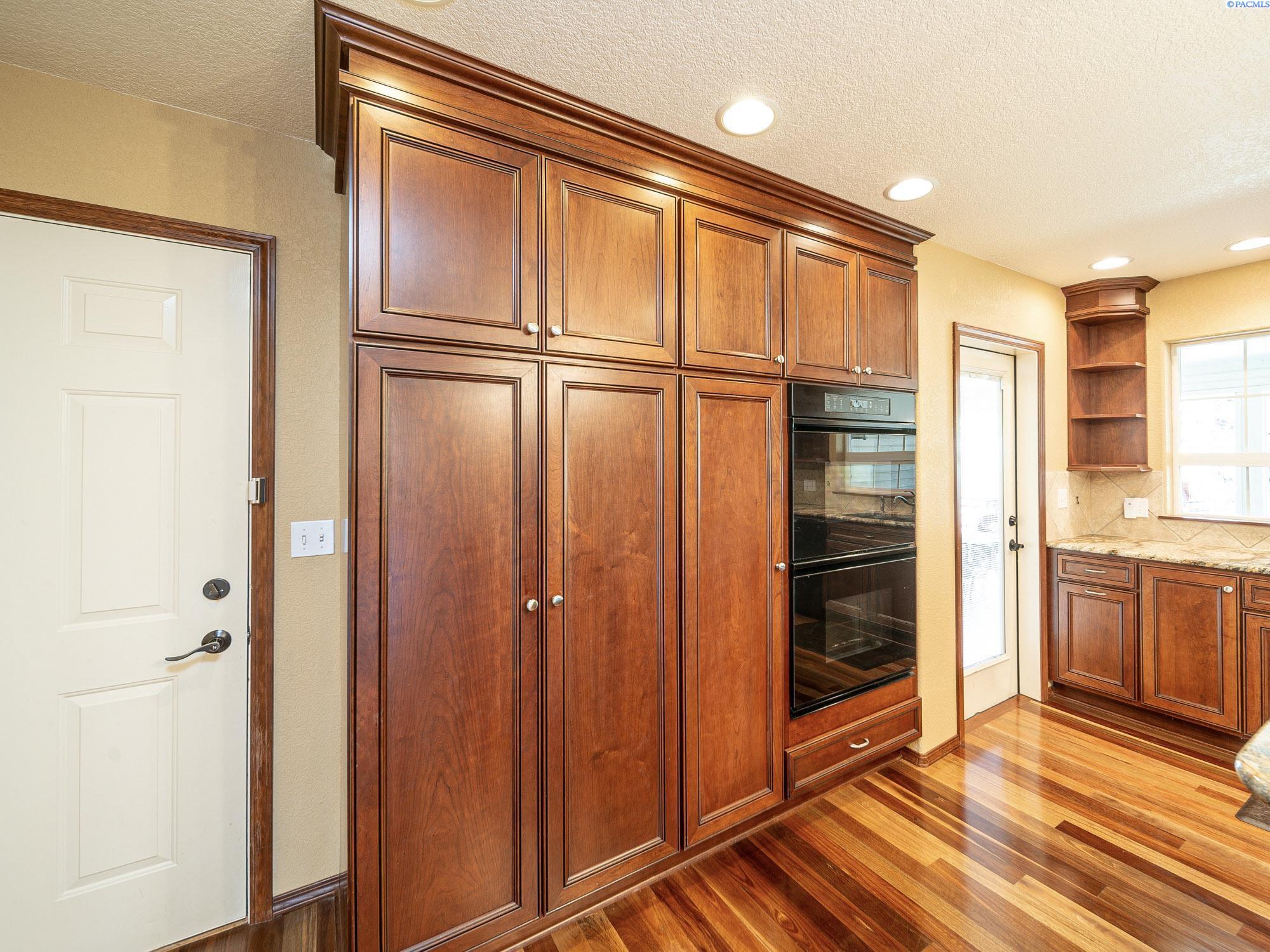 Yakima, Washington, 98908-0000, United States, 4 Bedrooms Bedrooms, ,2 BathroomsBathrooms,Residential,For Sale,1827891