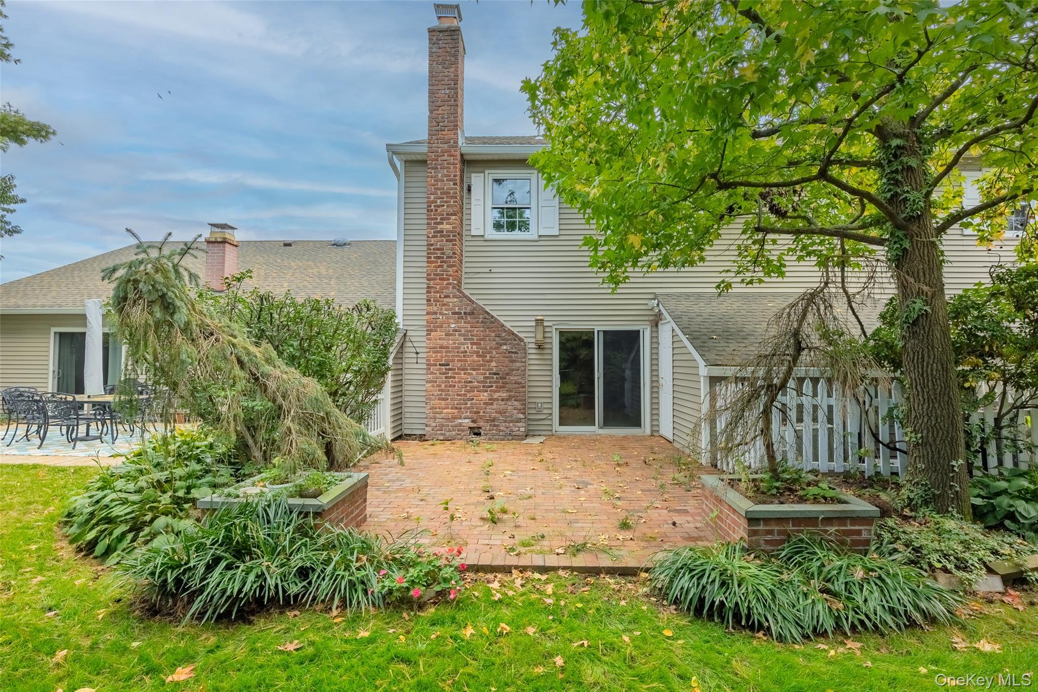 Huntington Station, New York, 11746, United States, 2 Bedrooms Bedrooms, ,2 BathroomsBathrooms,Residential,For Sale,1981328