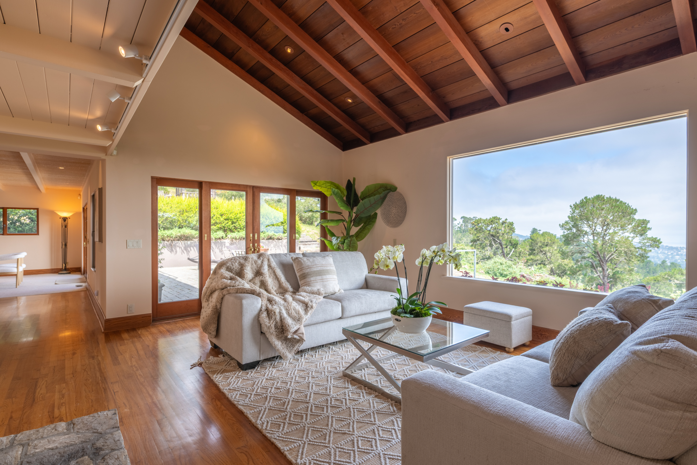  534 Aguajito Road - 物件實景