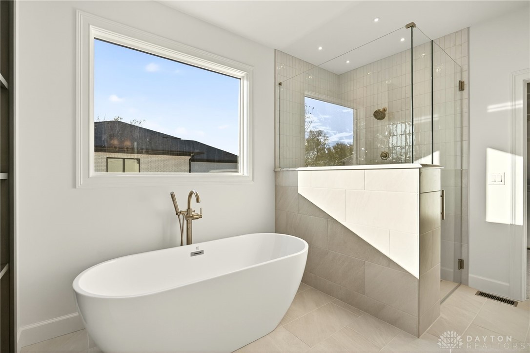 Washington Twp, Ohio, 45458, United States, 5 Bedrooms Bedrooms, ,5 BathroomsBathrooms,Residential,For Sale,1988352