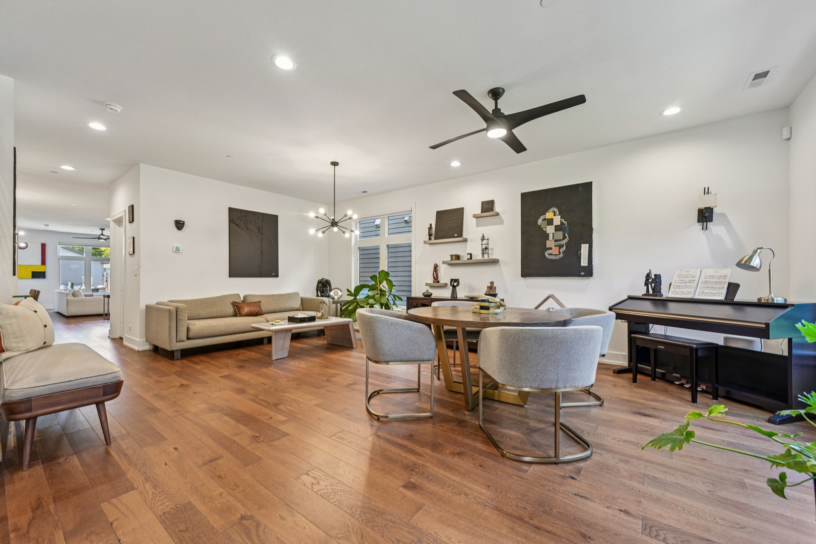 Evanston, Illinois, 60202, United States, 4 Bedrooms Bedrooms, ,3 BathroomsBathrooms,Residential,For Sale,1991957