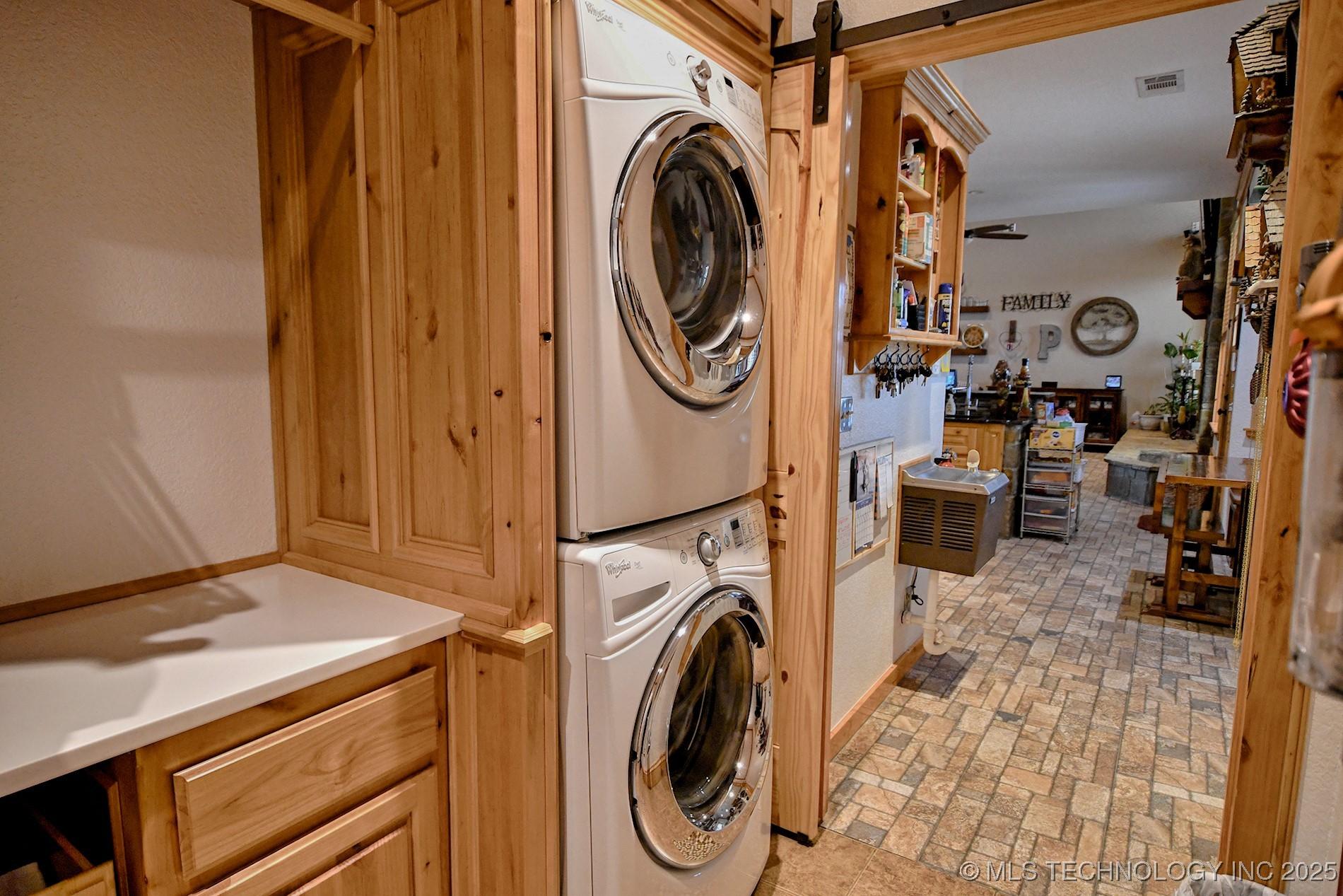 Sallisaw, Oklahoma, 74955, United States, 3 Bedrooms Bedrooms, ,3 BathroomsBathrooms,Residential,For Sale,2009698