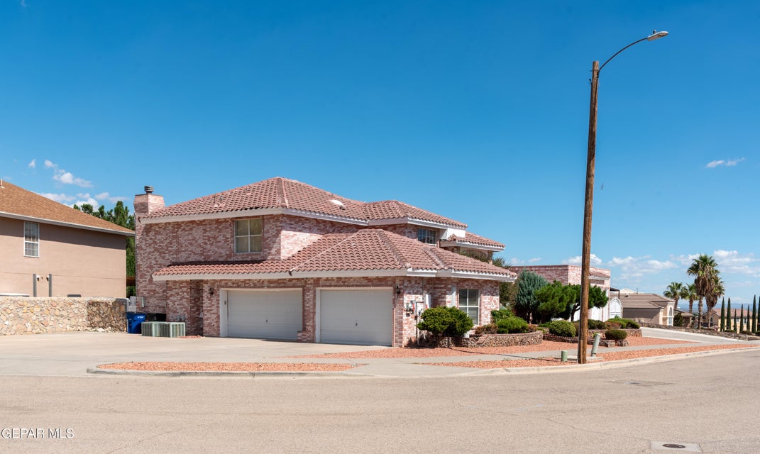 El Paso, Texas, 79934, United States, 4 Bedrooms Bedrooms, ,4 BathroomsBathrooms,Residential,For Sale,1978483