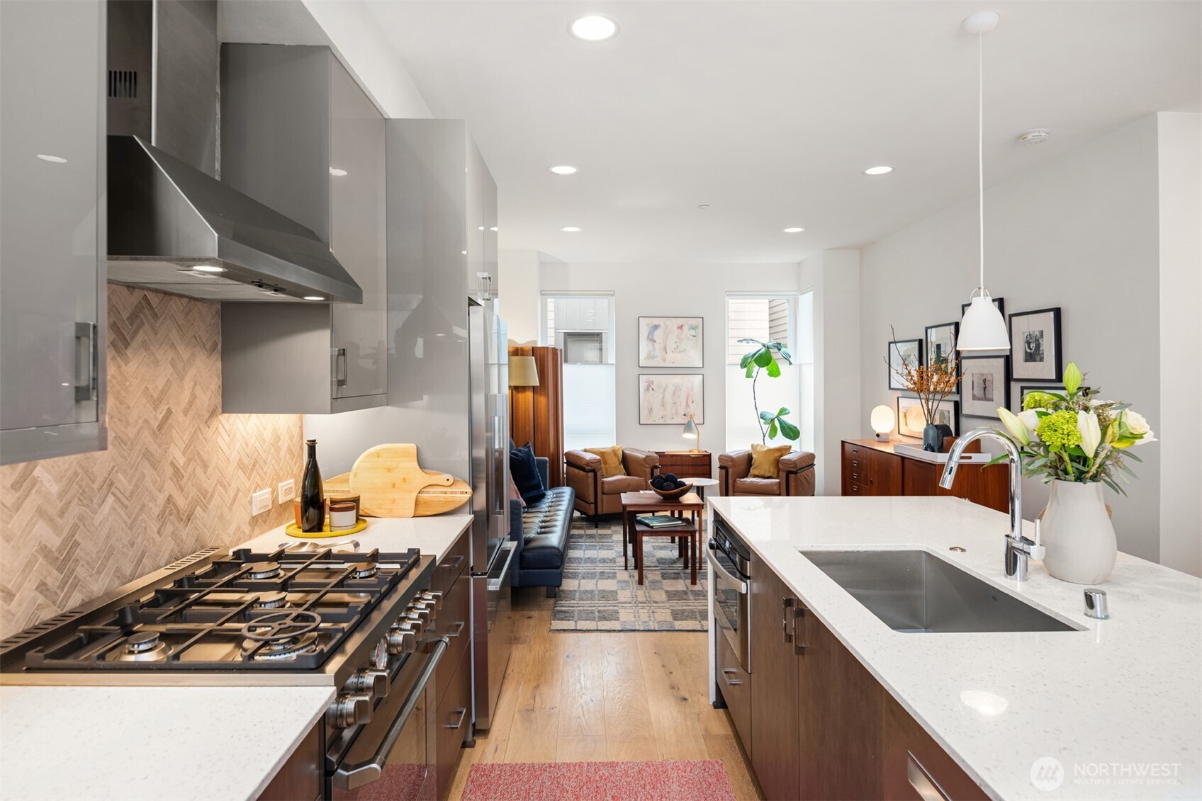 Seattle, Washington, 98122, United States, 2 Bedrooms Bedrooms, ,1 BathroomBathrooms,Residential,For Sale,1896236
