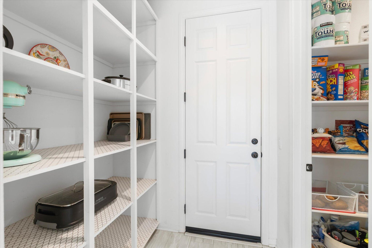 Lake Elsinore, California, 92530, United States, 3 Bedrooms Bedrooms, ,2 BathroomsBathrooms,Residential,For Sale,2007518