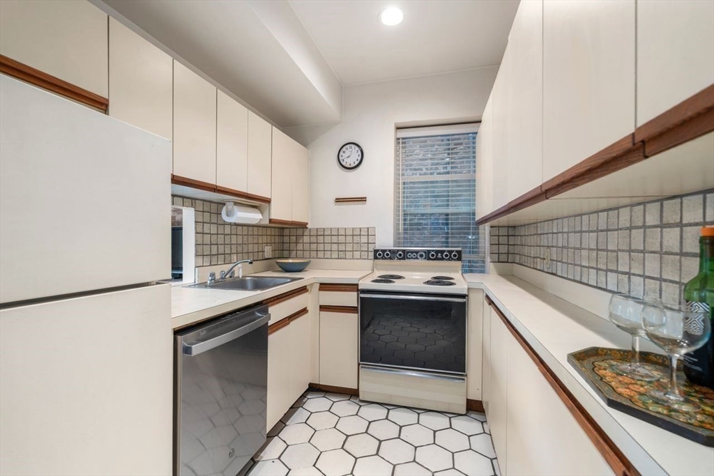 Boston, Massachusetts, 02113, United States, 1 Bedroom Bedrooms, ,1 BathroomBathrooms,Residential,For Sale,1890187