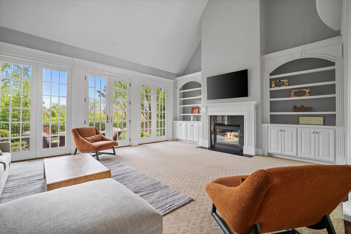 Bloomington, Illinois, 61704, United States, 4 Bedrooms Bedrooms, ,7 BathroomsBathrooms,Residential,For Sale,1941288
