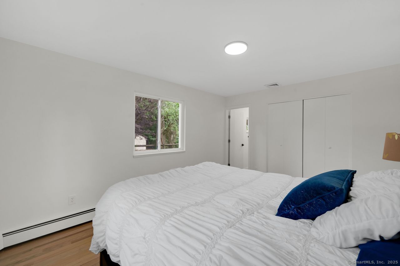 Milford, Connecticut, 06461, United States, 4 Bedrooms Bedrooms, ,3 BathroomsBathrooms,Residential,For Sale,1932741