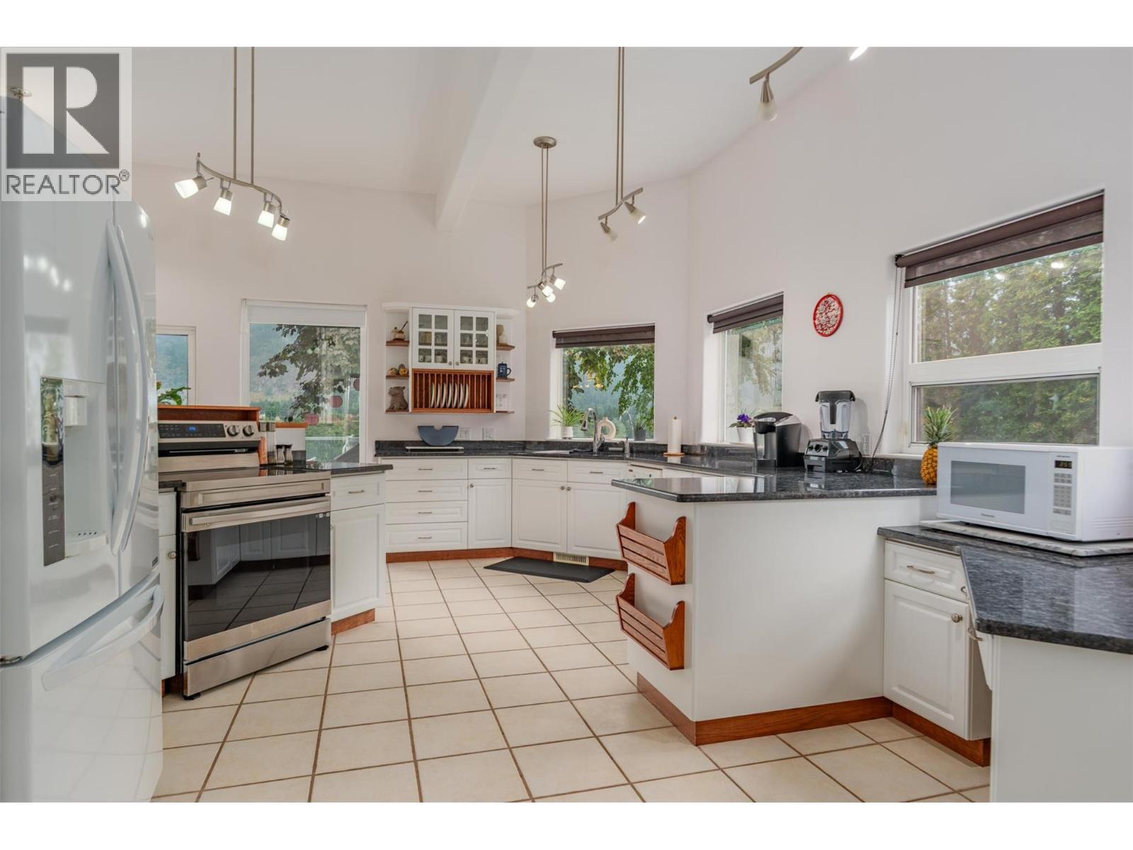 CASTLEGAR, British Columbia, V1N 2S5, CA, 5 Bedrooms Bedrooms, ,3 BathroomsBathrooms,Residential,For Sale,1918306