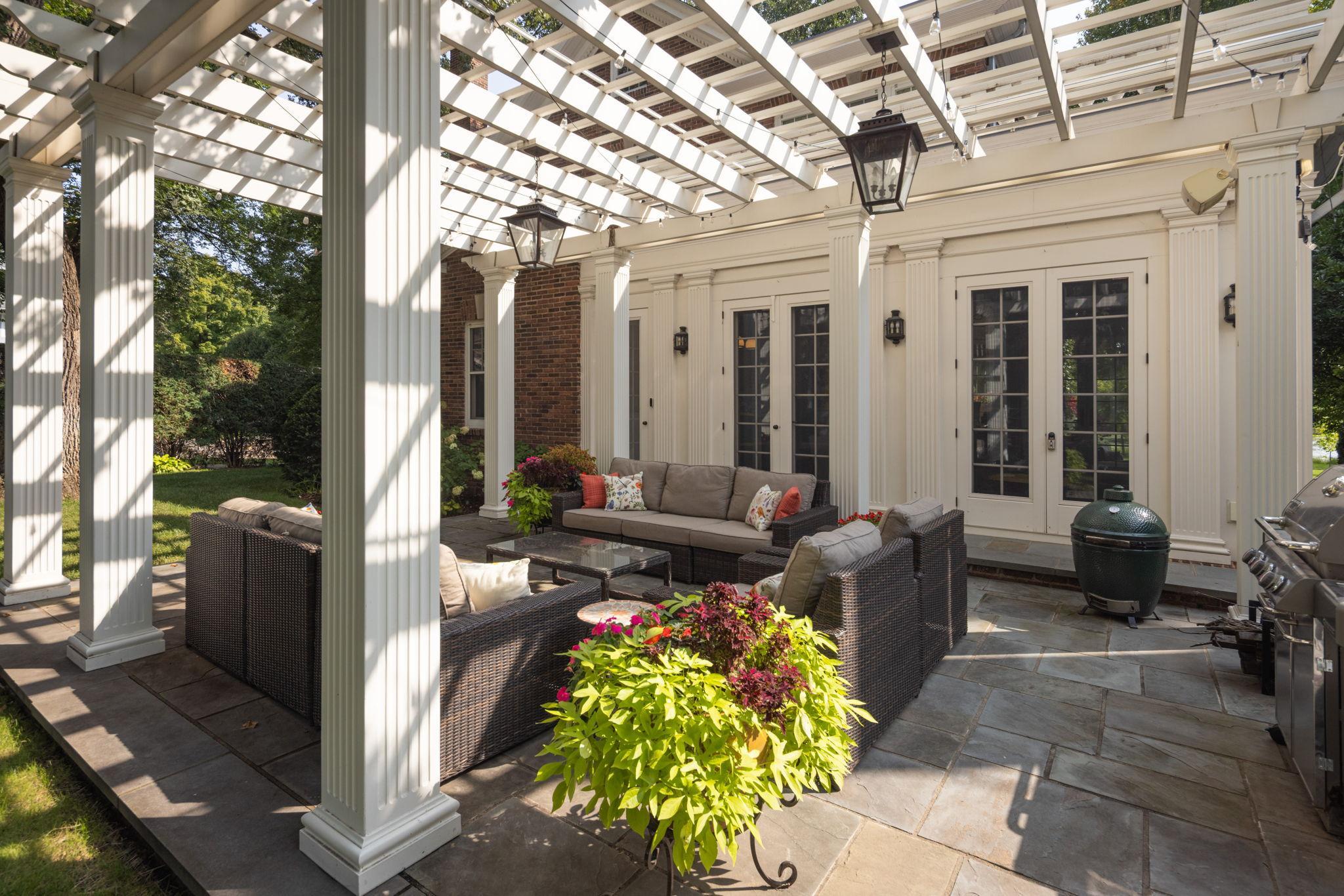 Minneapolis, Minnesota, 55405, United States, 5 Bedrooms Bedrooms, ,3 BathroomsBathrooms,Residential,For Sale,2000918