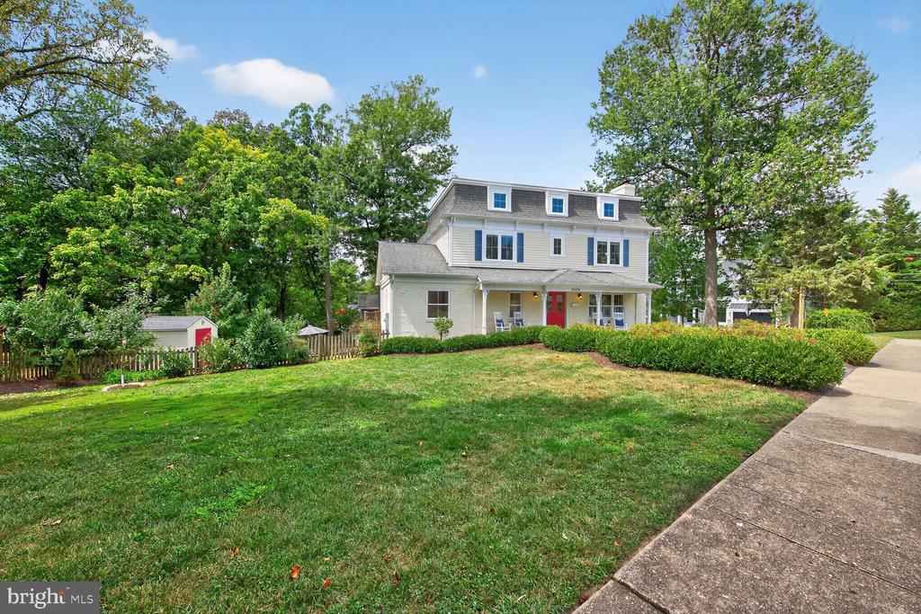 Arlington, Virginia, 22213, United States, 5 Bedrooms Bedrooms, ,5 BathroomsBathrooms,Residential,For Sale,1982488