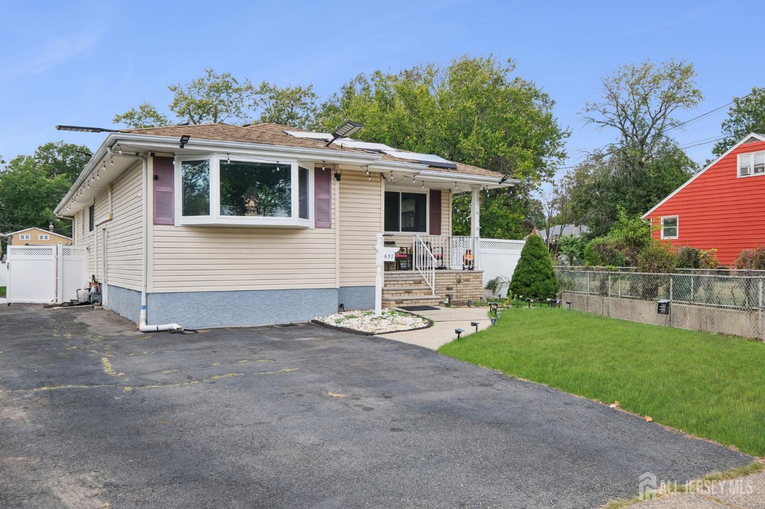 Woodbridge Proper, New Jersey, 07095, United States, 3 Bedrooms Bedrooms, ,3 BathroomsBathrooms,Residential,For Sale,1997367