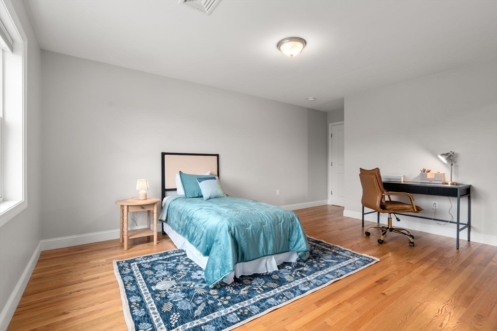 Waltham, Massachusetts, 02453, United States, 4 Bedrooms Bedrooms, ,5 BathroomsBathrooms,Residential,For Sale,1927253