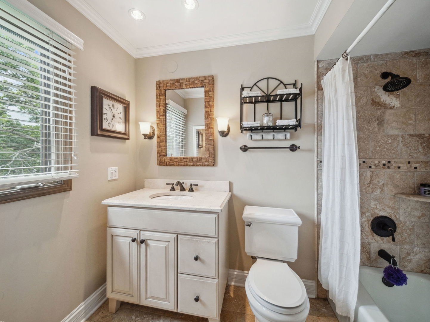 Oak Brook, Illinois, 60523, United States, 5 Bedrooms Bedrooms, ,3 BathroomsBathrooms,Residential,For Sale,2005653