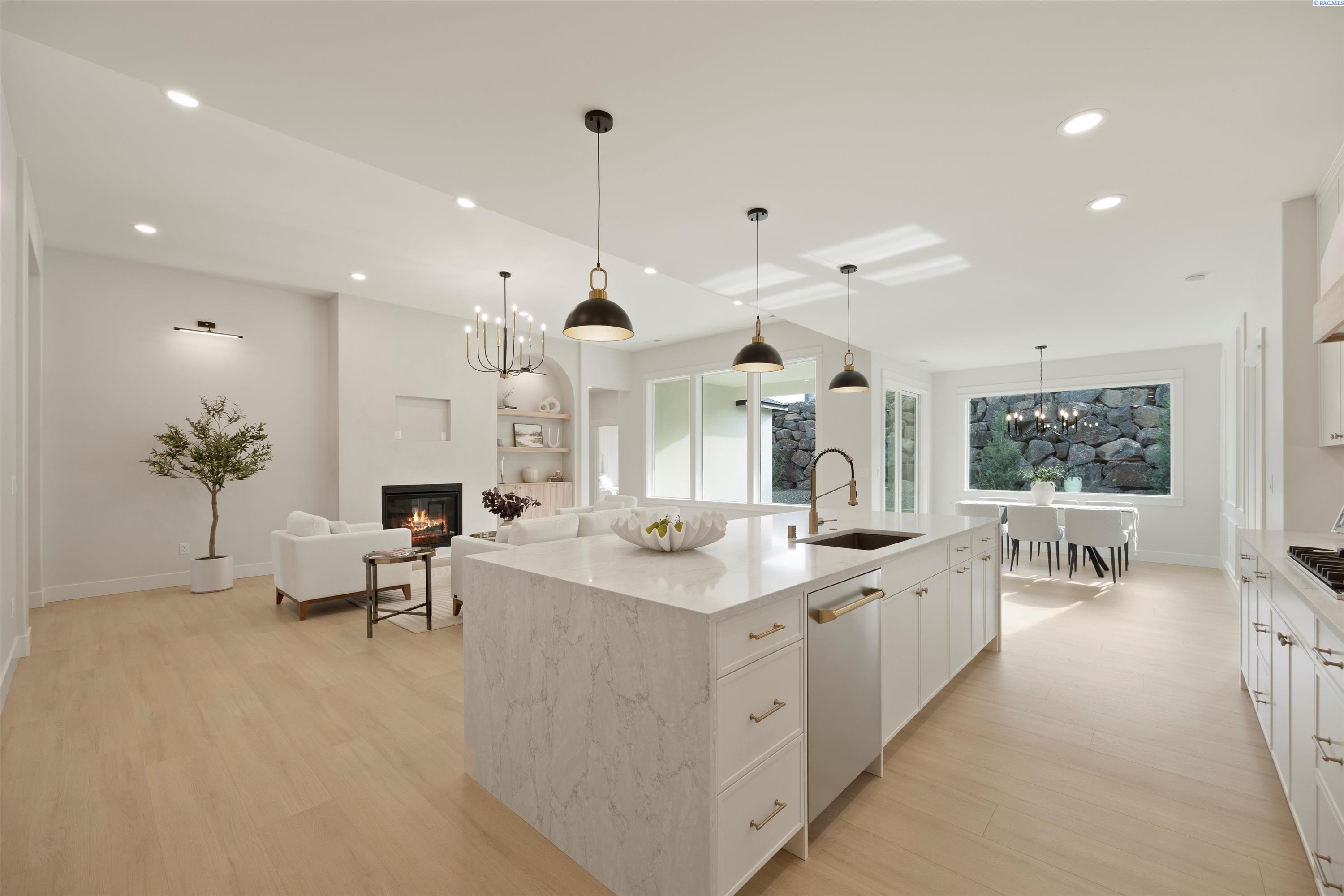 Richland, Washington, 99352, United States, 4 Bedrooms Bedrooms, ,3 BathroomsBathrooms,Residential,For Sale,1991503