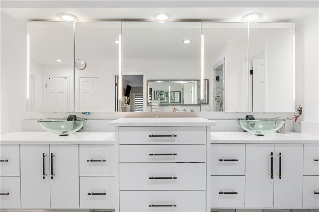 Overland Park, Kansas, 66212, United States, 4 Bedrooms Bedrooms, ,6 BathroomsBathrooms,Residential,For Sale,1827780
