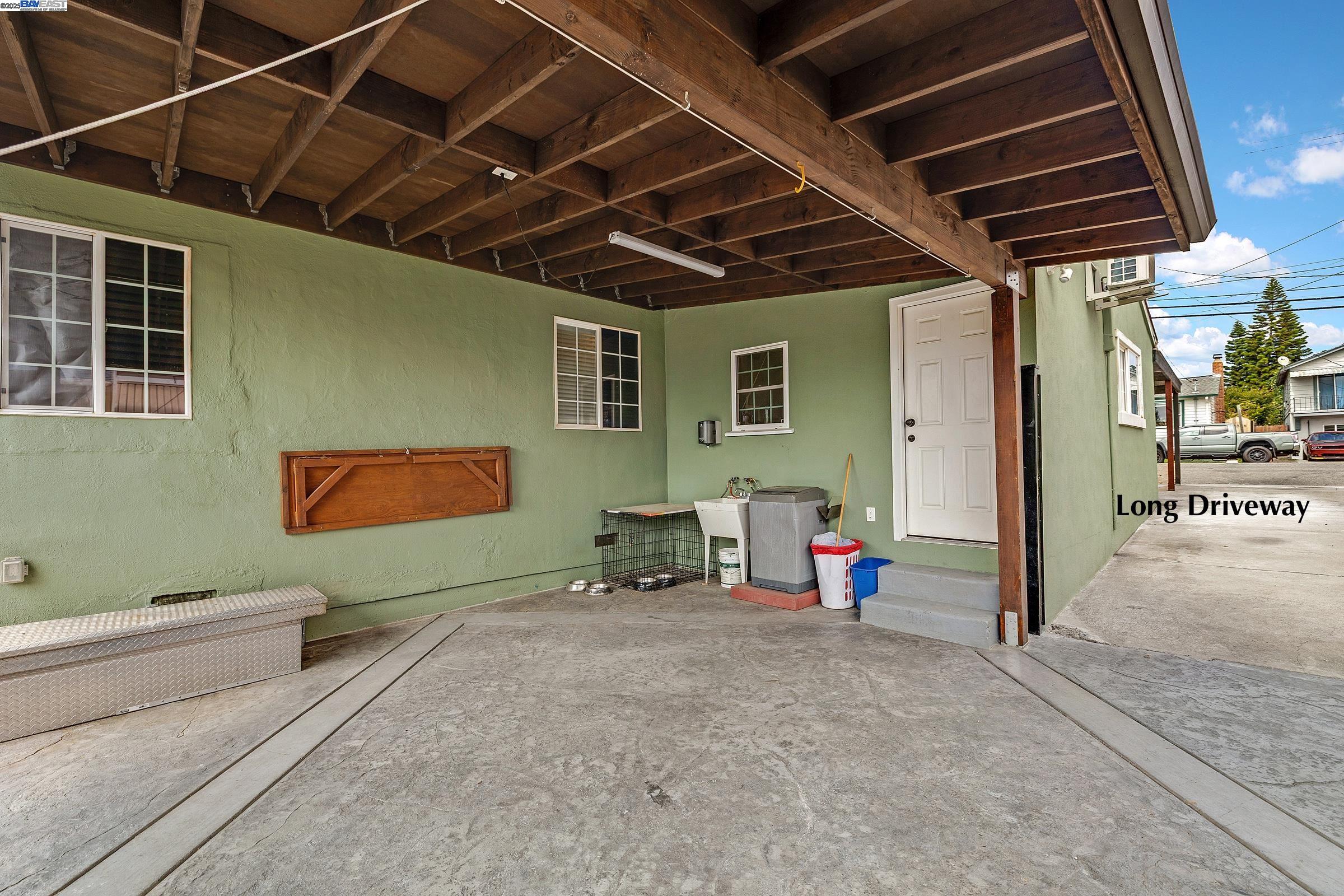 Oakland, California, 94605, United States, 4 Bedrooms Bedrooms, ,1 BathroomBathrooms,Residential,For Sale,1941828
