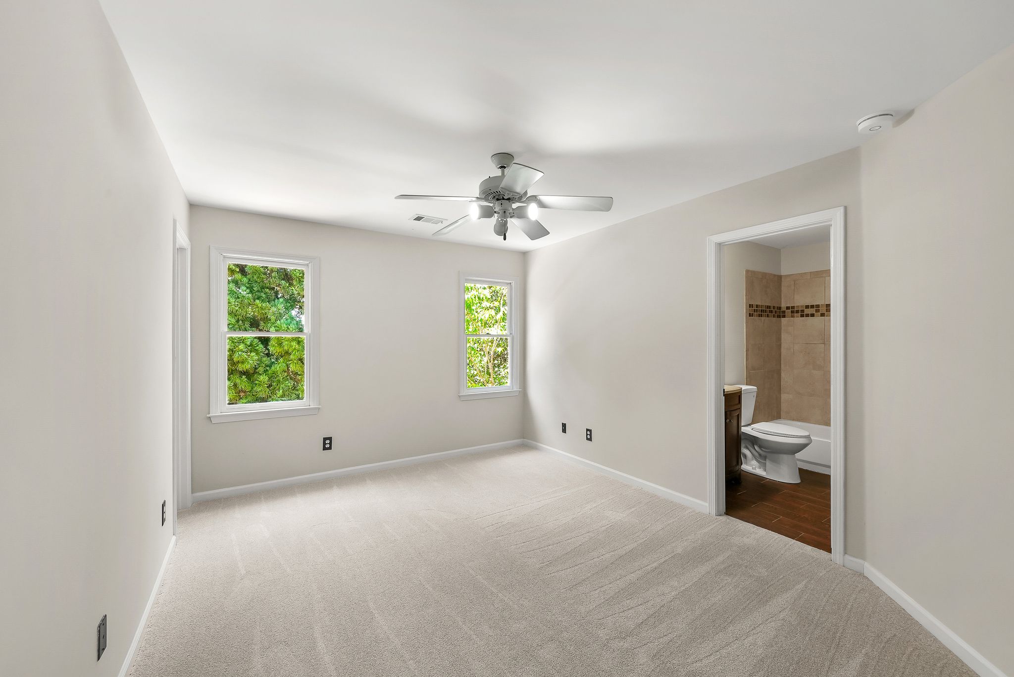 Beautifully Updated Home with Exceptional Outdoor Entertaining - 物件實景