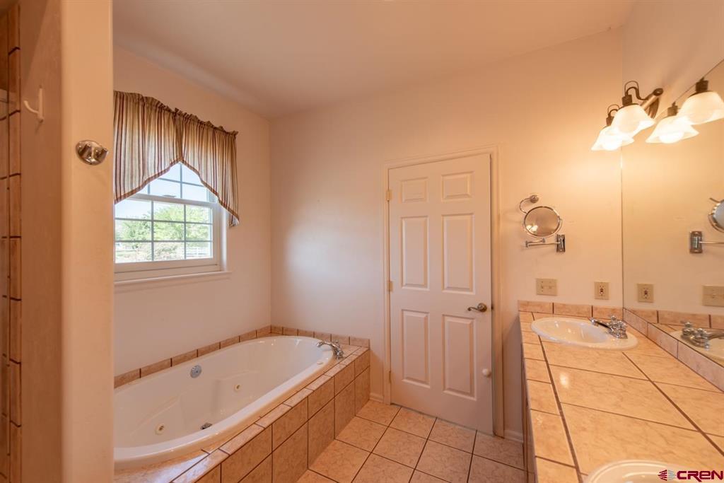 Montrose, Colorado, 81403, United States, 3 Bedrooms Bedrooms, ,2 BathroomsBathrooms,Residential,For Sale,1977225