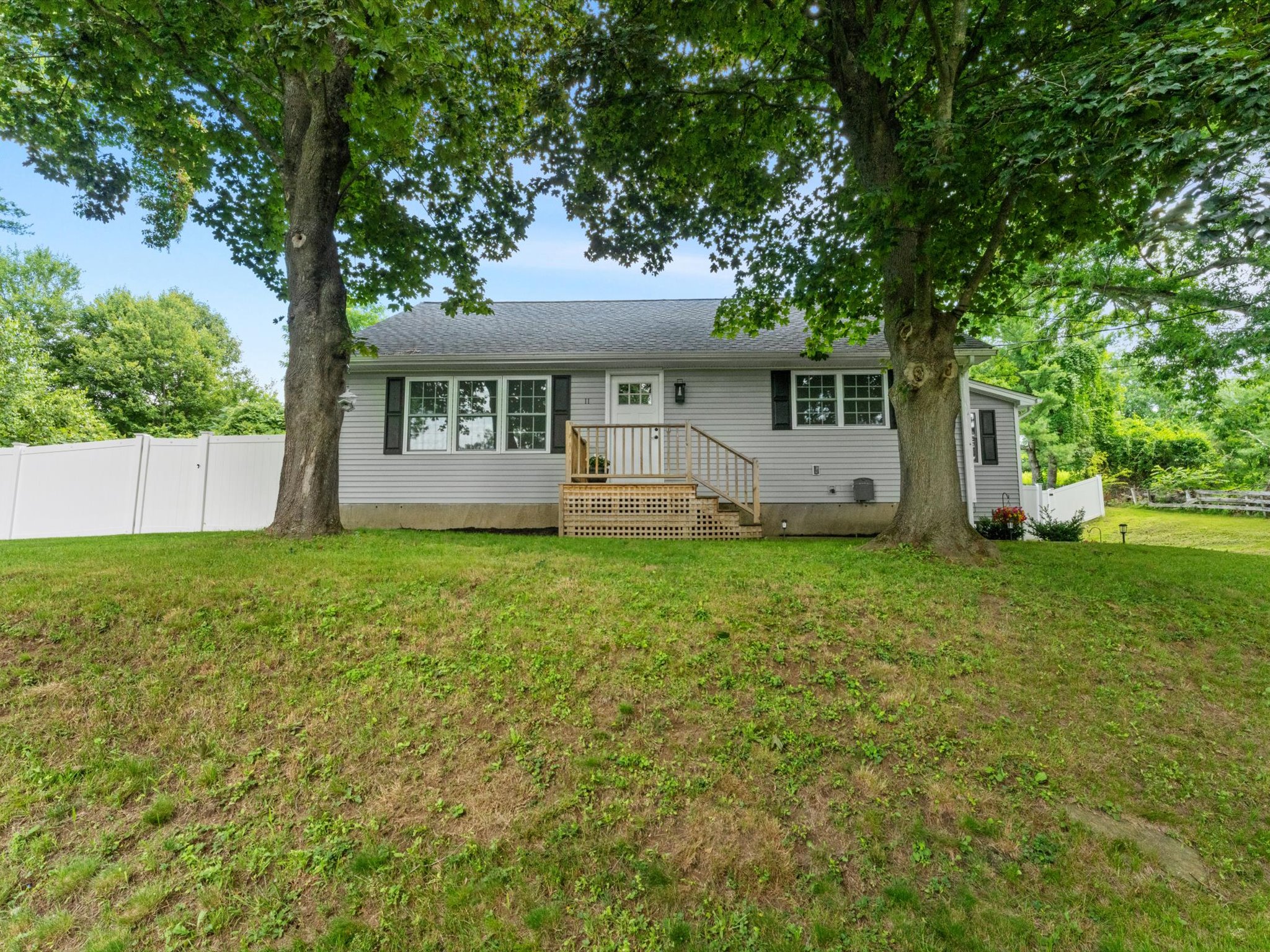  11 Mendon Road, Northbridge, MA 01534 - 物件實景