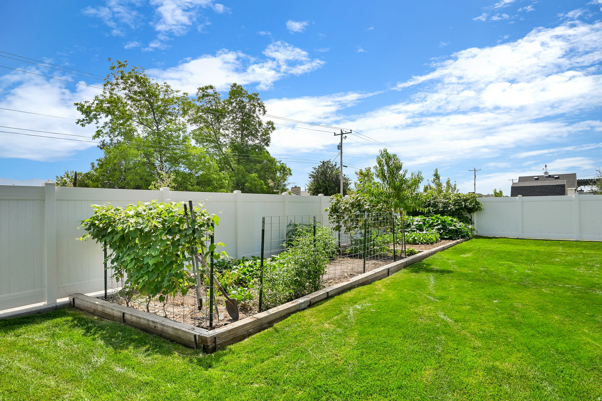 Syracuse, Utah, 84075, United States, 5 Bedrooms Bedrooms, ,3 BathroomsBathrooms,Residential,For Sale,2003414