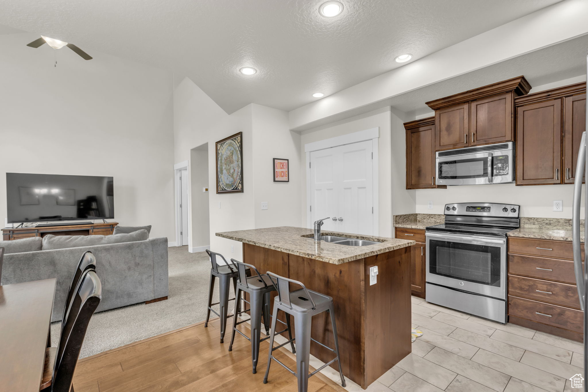 West Jordan, Utah, 84084, United States, 4 Bedrooms Bedrooms, ,4 BathroomsBathrooms,Residential,For Sale,1906081