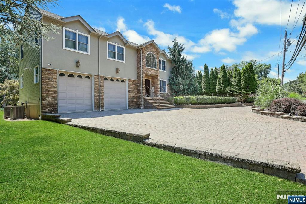 Old Tappan, New Jersey, 07675, United States, 4 Bedrooms Bedrooms, ,3 BathroomsBathrooms,Residential,For Sale,1906748