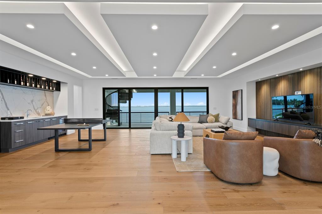 St Petersburg, Florida, 33703, United States, 5 Bedrooms Bedrooms, ,6 BathroomsBathrooms,Residential,For Sale,1856126