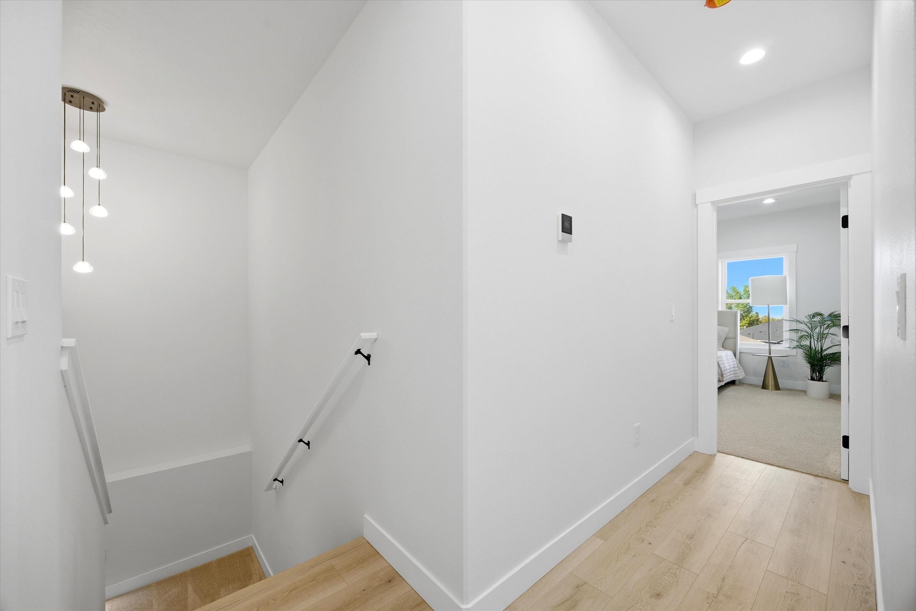  New 5-Bed Home w/ Daylight Basement & 3-Car Garage - 物件實景