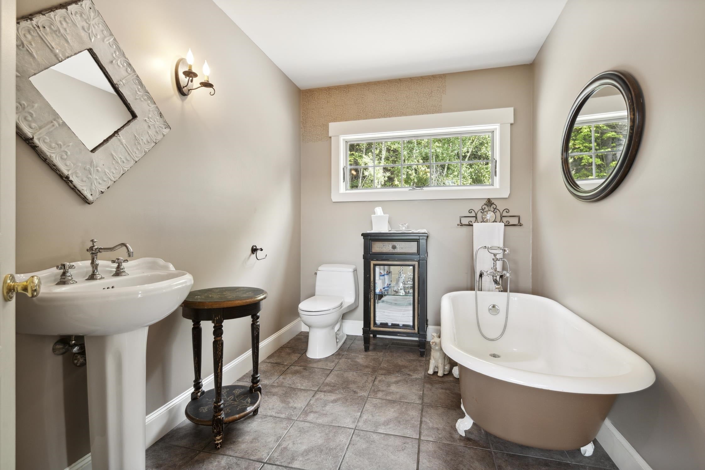 Bristol, New Hampshire, 03222, United States, 8 Bedrooms Bedrooms, ,5 BathroomsBathrooms,Residential,For Sale,1883549