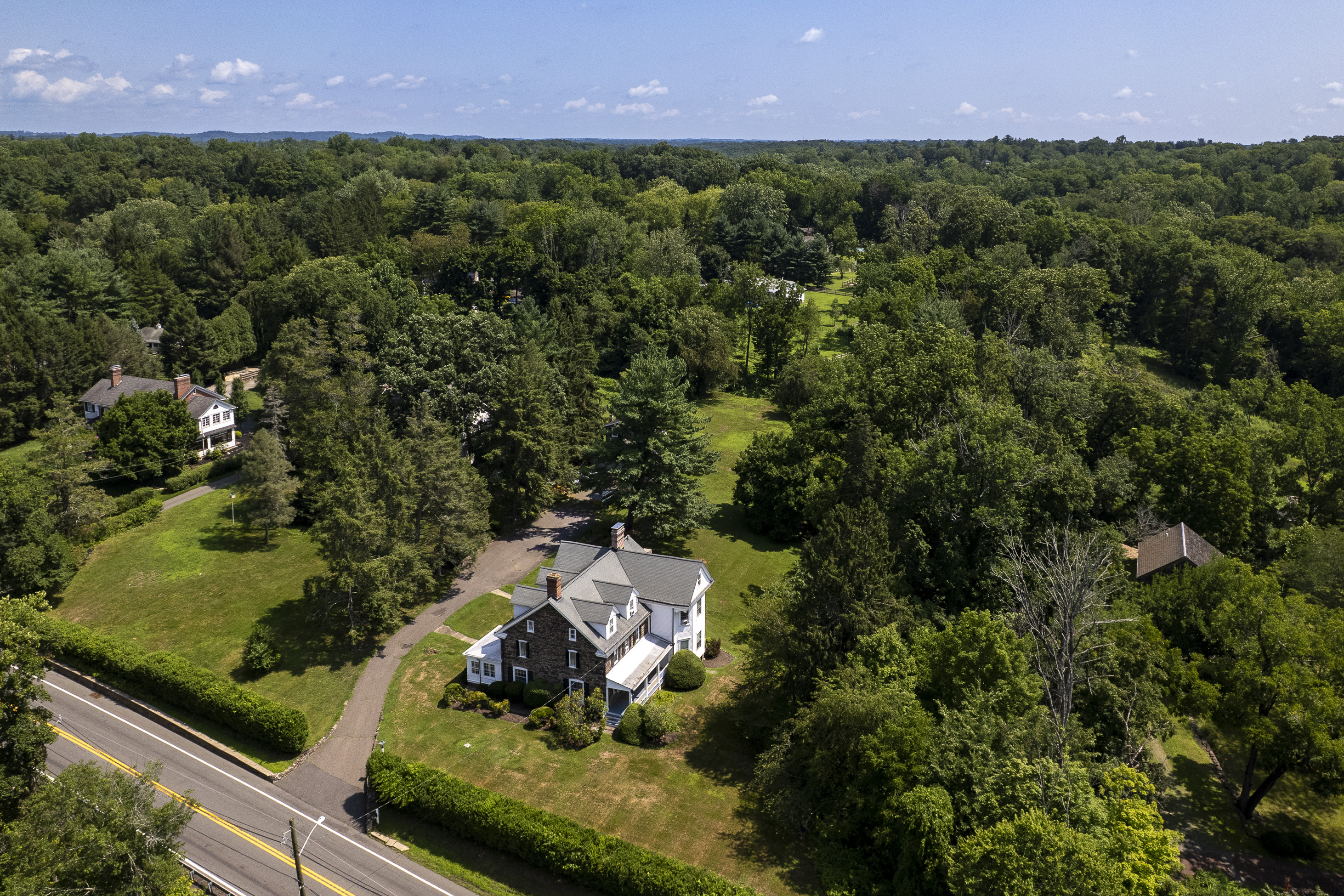  Historic Elegance Meets Everyday Living on Two Beautiful Acres - 物件實景
