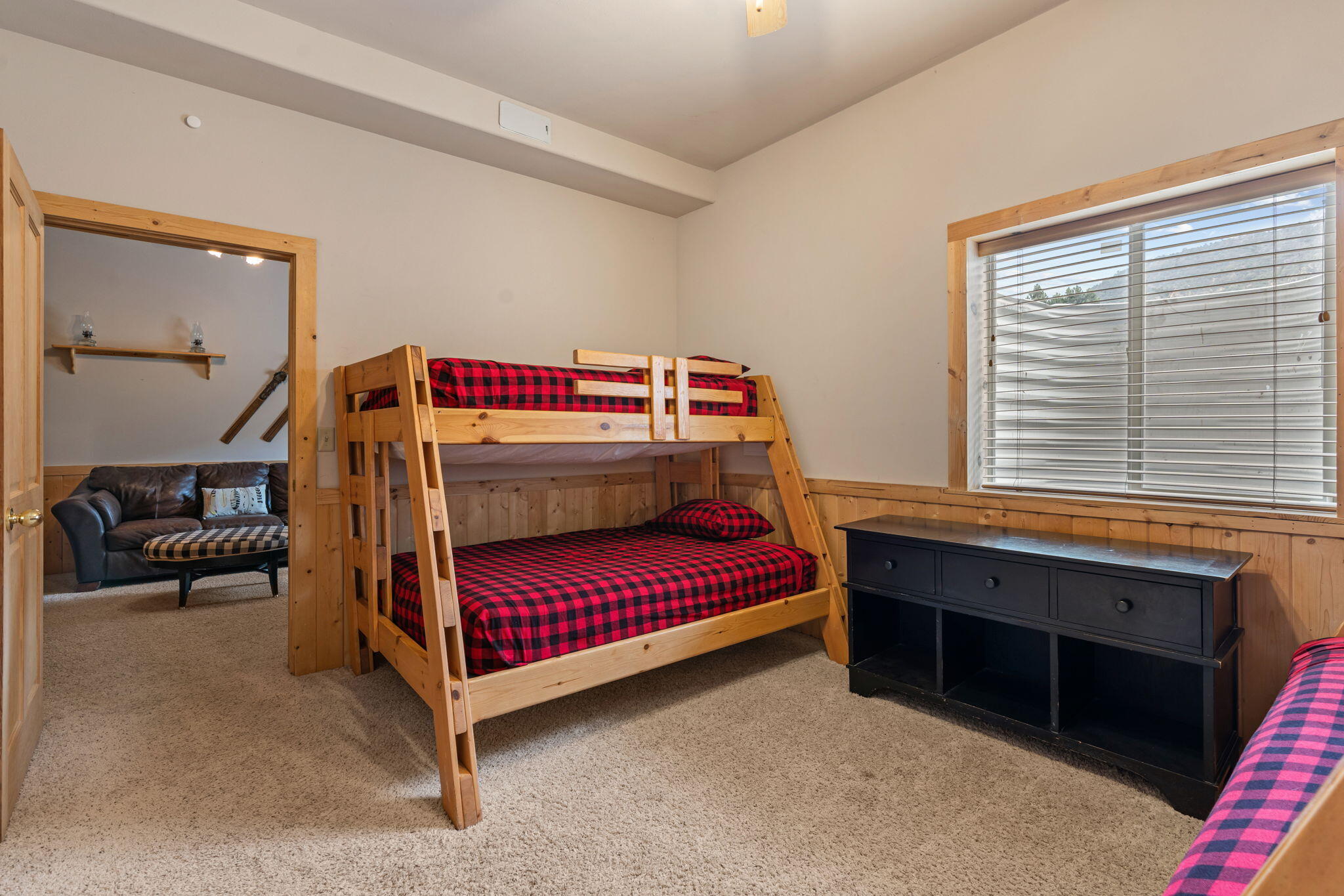 Parowan, Utah, 84761, United States, 5 Bedrooms Bedrooms, ,5 BathroomsBathrooms,Residential,For Sale,1976313