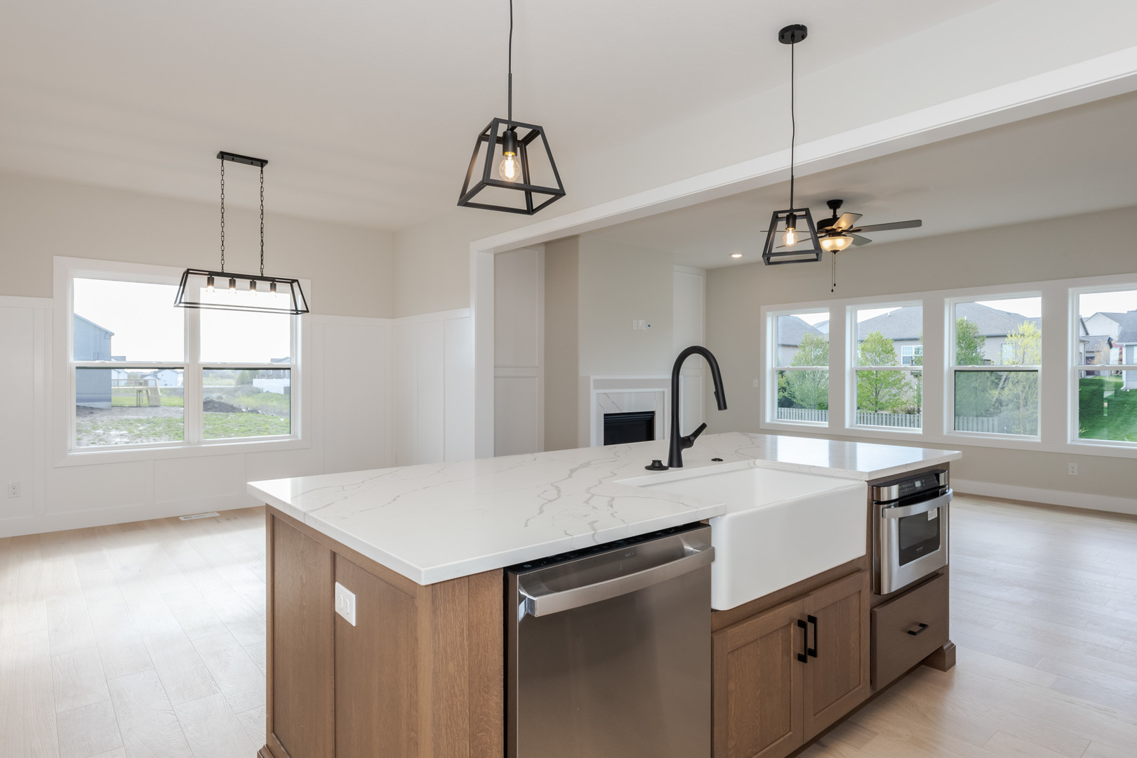 Bloomington, Illinois, 61705, United States, 4 Bedrooms Bedrooms, ,4 BathroomsBathrooms,Residential,For Sale,1957055