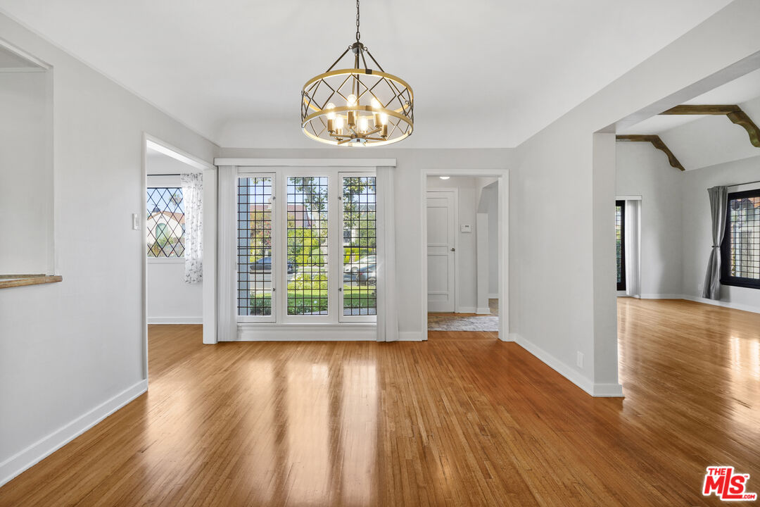Los Angeles, California, 90036, United States, 3 Bedrooms Bedrooms, ,3 BathroomsBathrooms,Residential,For Sale,1896825