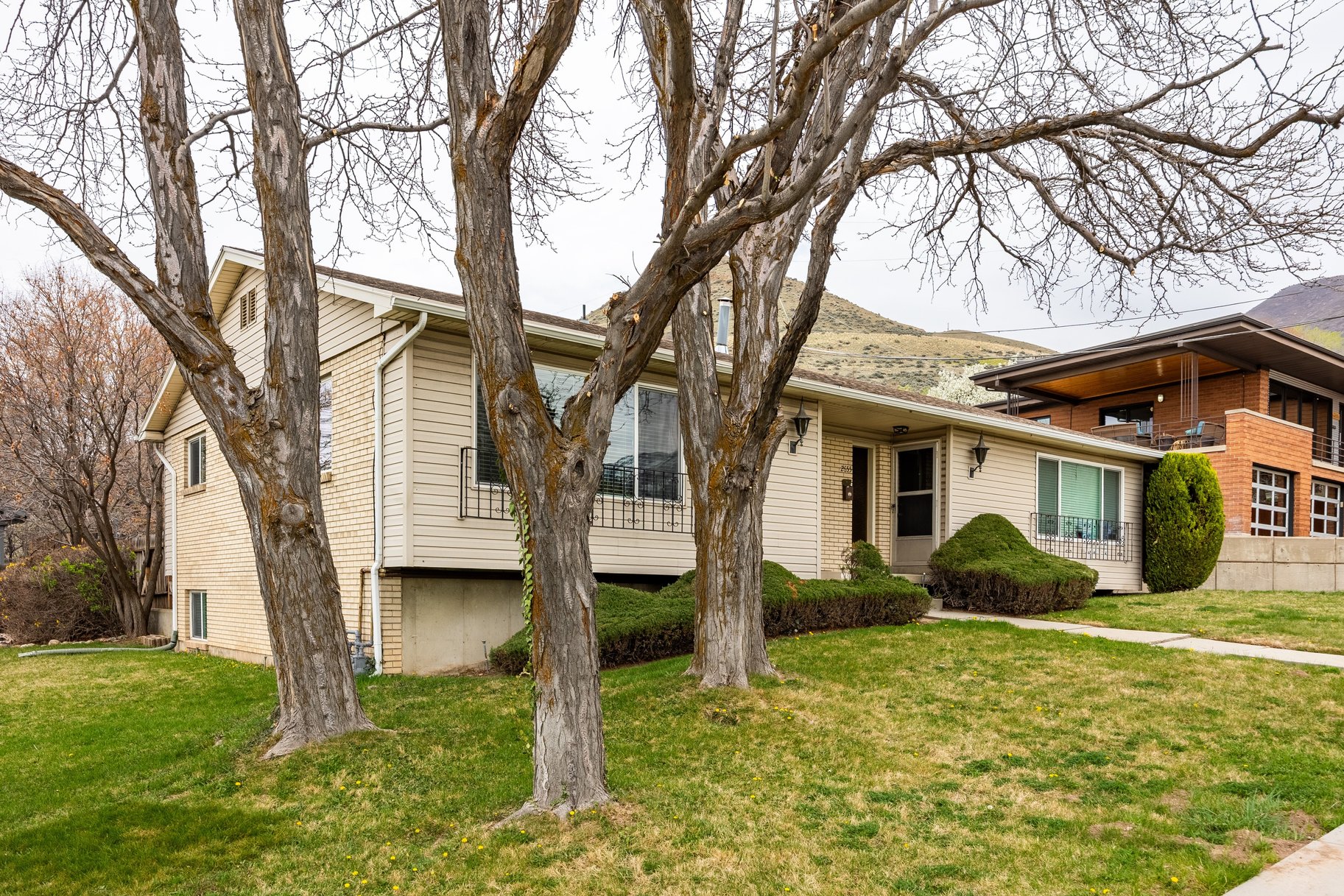  East Bench Duplex Offering Flexibility, Income Potential, and Livability - 物件實景